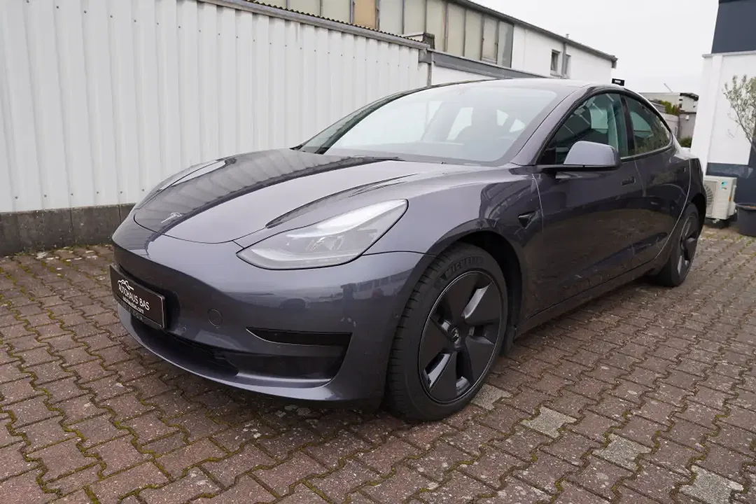 Tesla Model 3 Standard Range Plus - Thumbnail 4