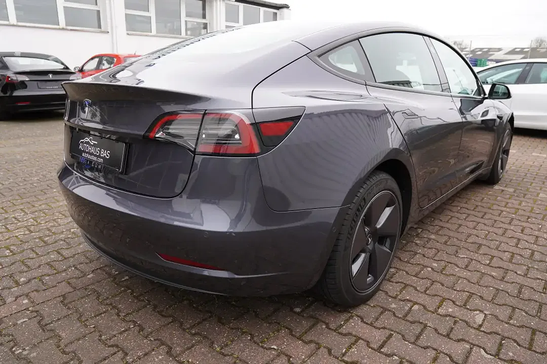 Tesla Model 3 Standard Range Plus - Thumbnail 5