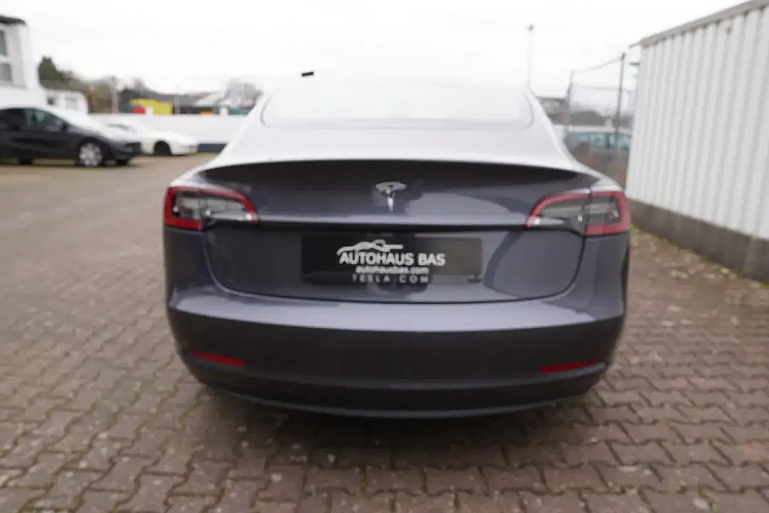 Tesla Model 3 Standard Range Plus - Thumbnail 6
