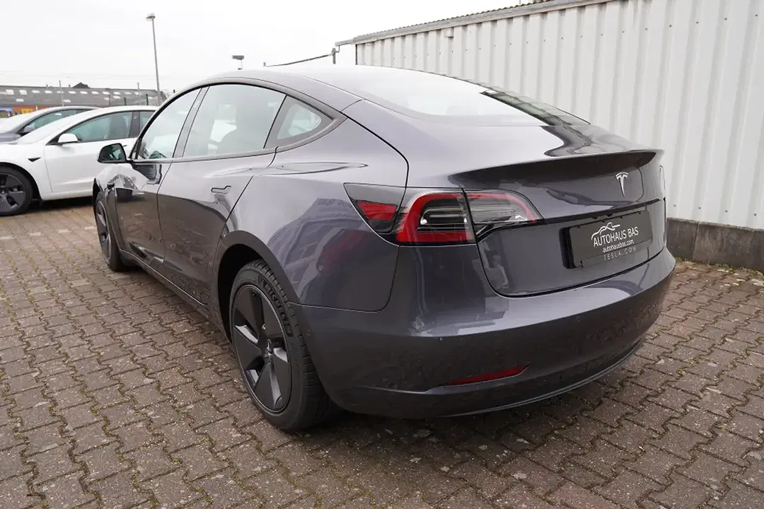 Tesla Model 3 Standard Range Plus - Thumbnail 7