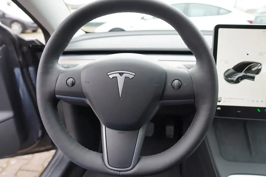 Tesla Model 3 Standard Range Plus - Thumbnail 8