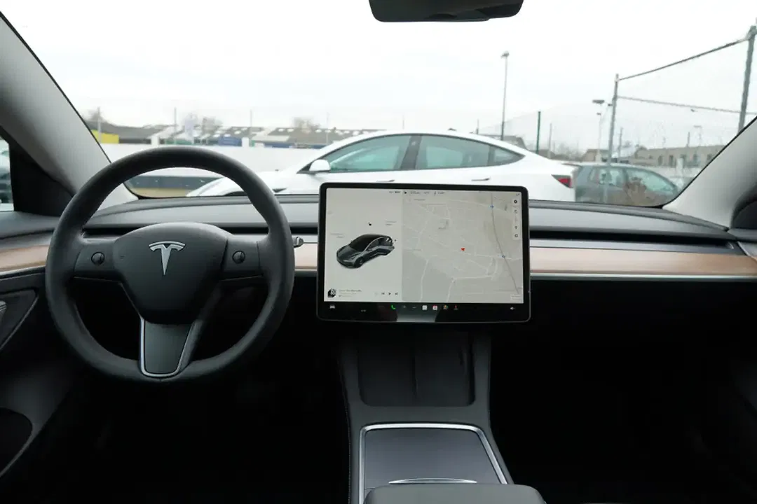 Tesla Model 3 Standard Range Plus - Thumbnail 9