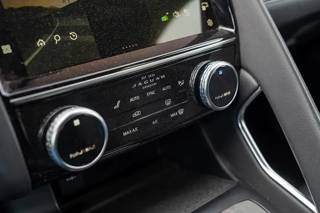 Jaguar E-Pace - Thumbnail 12