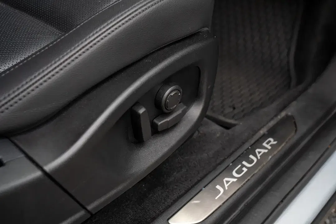 Jaguar E-Pace - Thumbnail 8