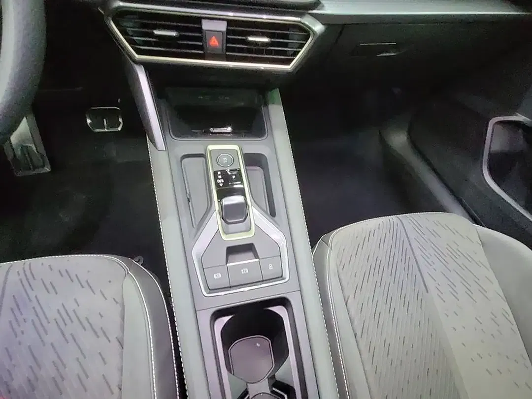 CUPRA Leon 2.0 TSI DSG 4Drive VZ Matrix LED Sportstourer - Thumbnail 14