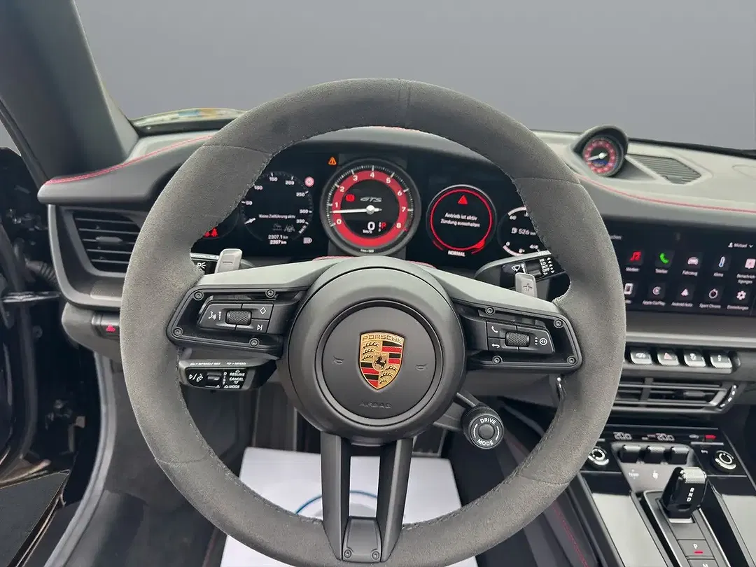 Porsche 911 Carrera GTS Cabriolet - Thumbnail 10