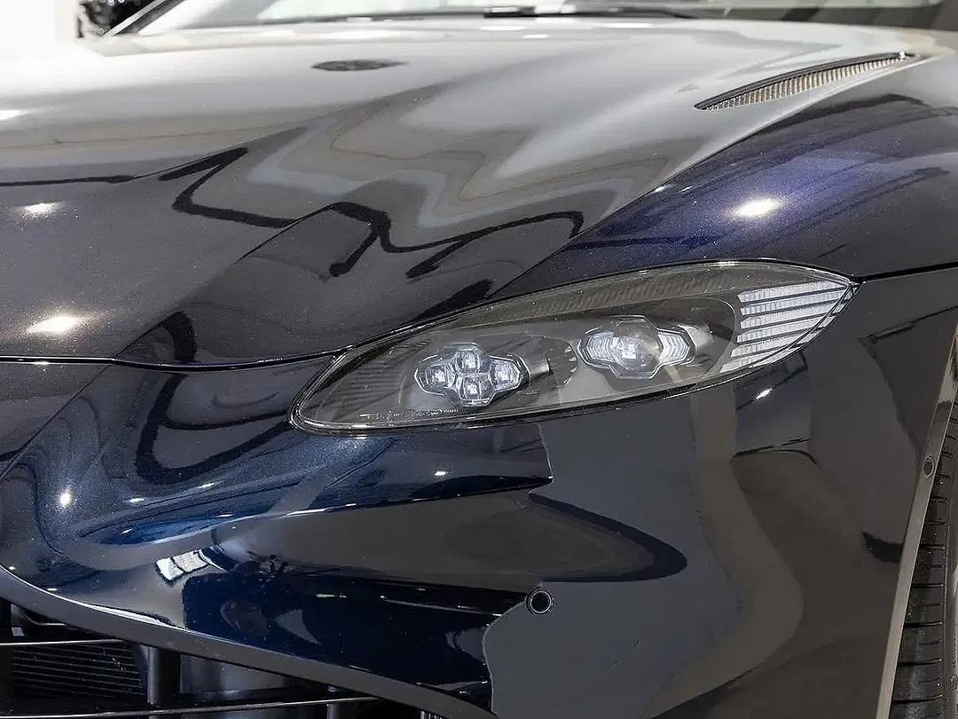 Aston Martin V8 Roadster - Thumbnail 11