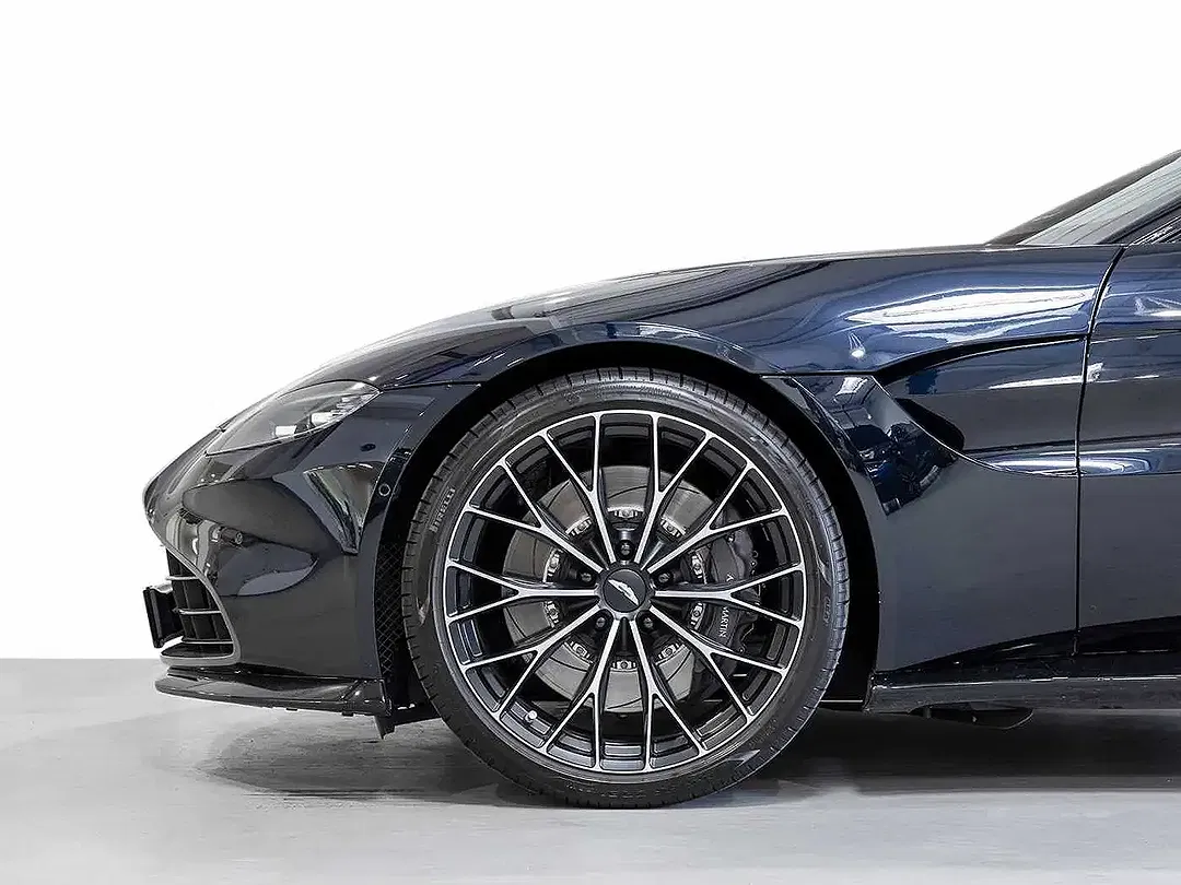 Aston Martin V8 Roadster - Thumbnail 12