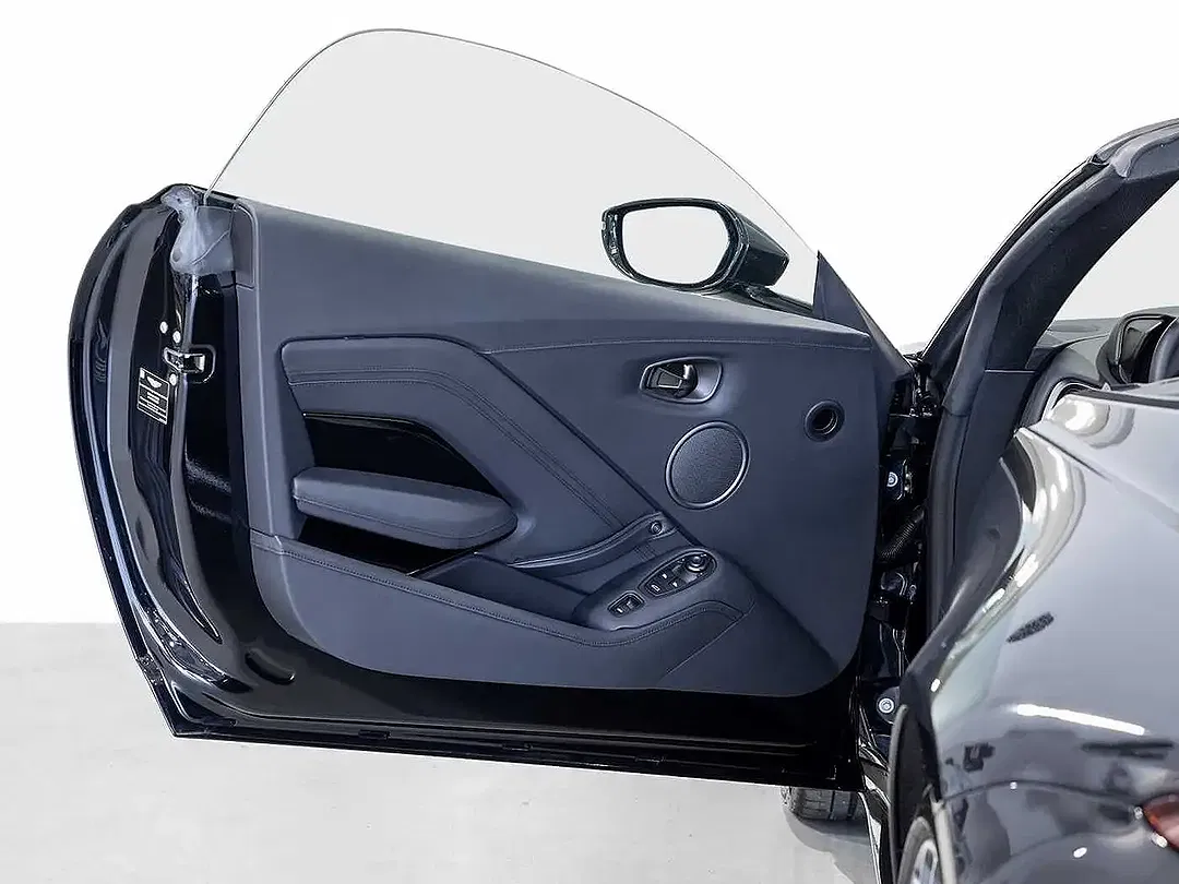 Aston Martin V8 Roadster - Thumbnail 16