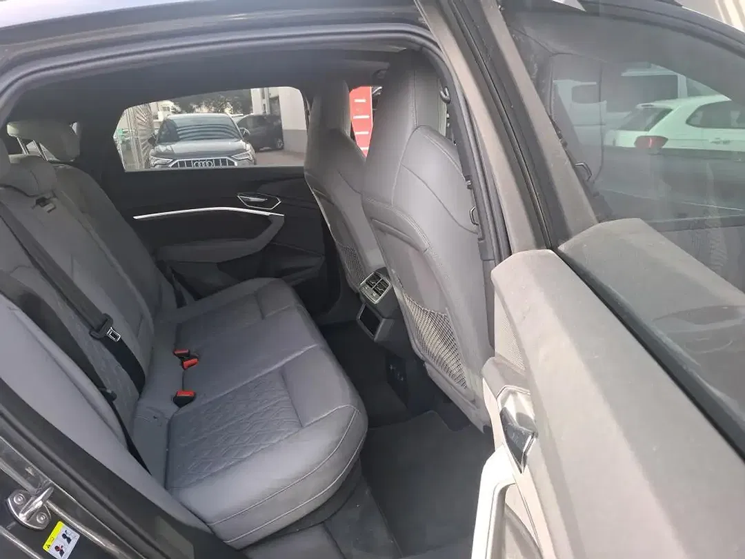 Audi SQ8 e-tron Sportback - foto 8