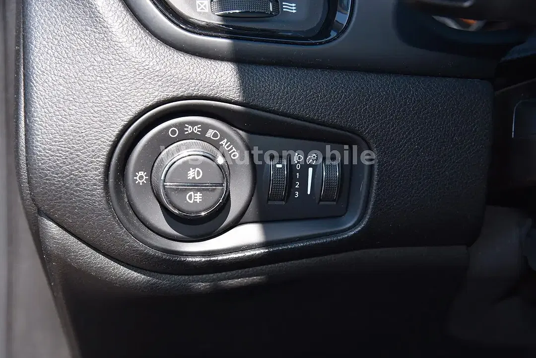 Jeep Renegade Limited - Thumbnail 22