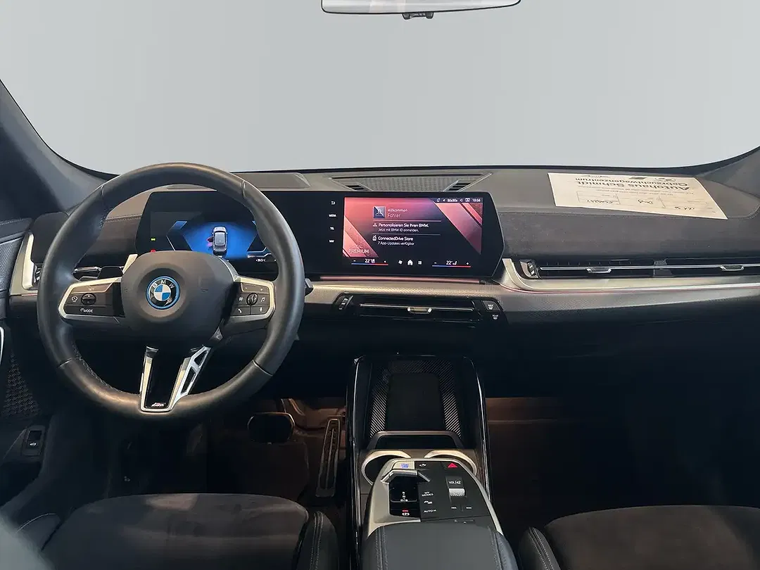 BMW iX1 xDrive M Pro - Thumbnail 12