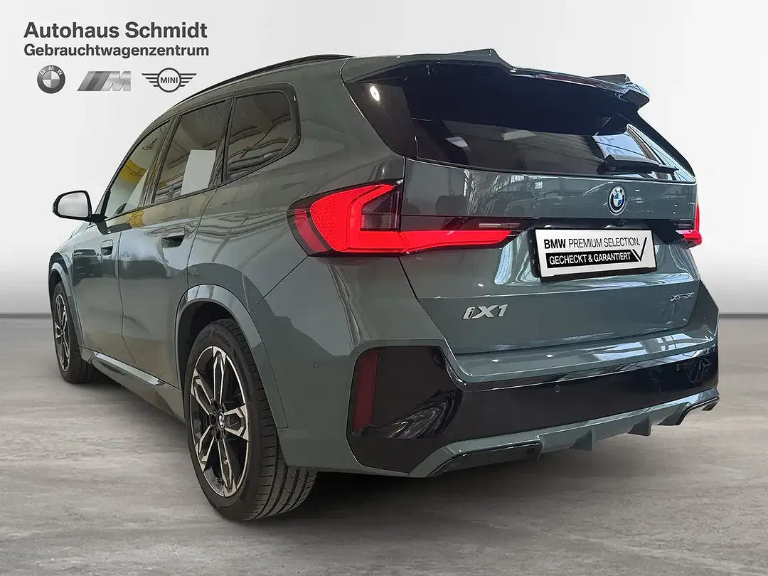 BMW iX1 xDrive M Pro - Thumbnail 3