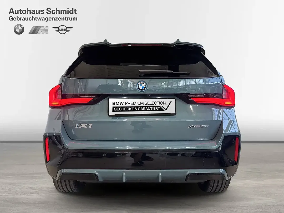 BMW iX1 xDrive M Pro - Thumbnail 4