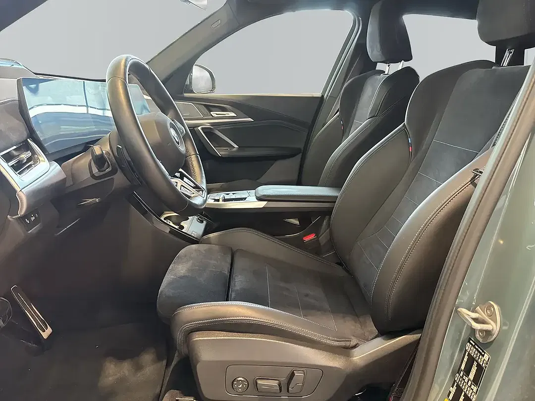 BMW iX1 xDrive M Pro - Thumbnail 8