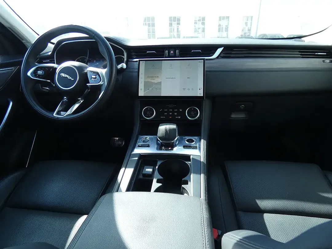 Jaguar F-Pace D300 4x4 SE - Thumbnail 10