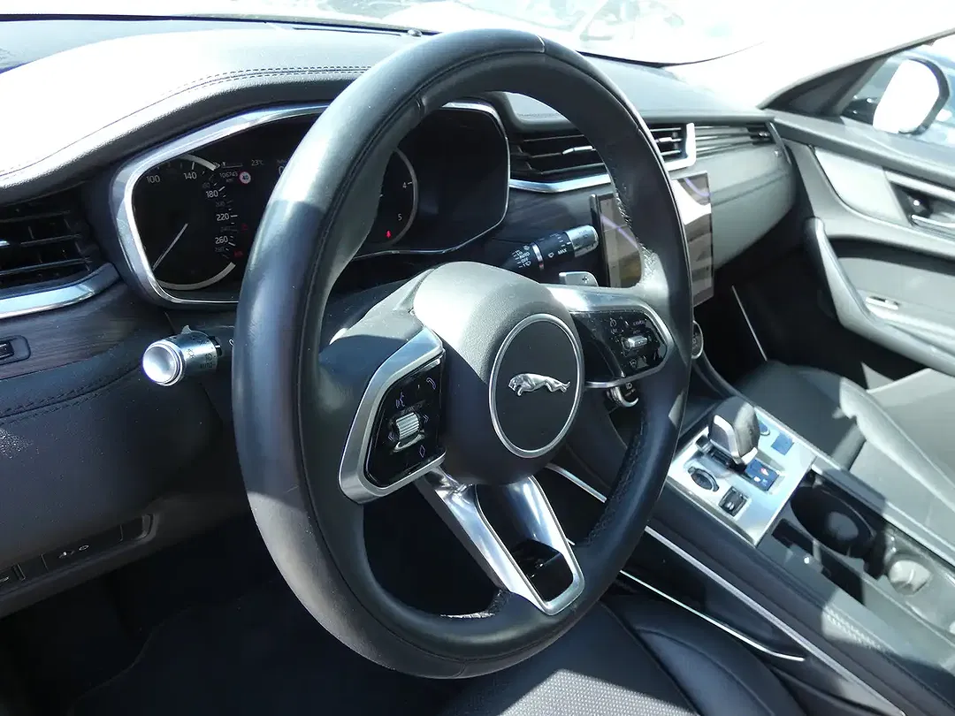 Jaguar F-Pace D300 4x4 SE - Thumbnail 13