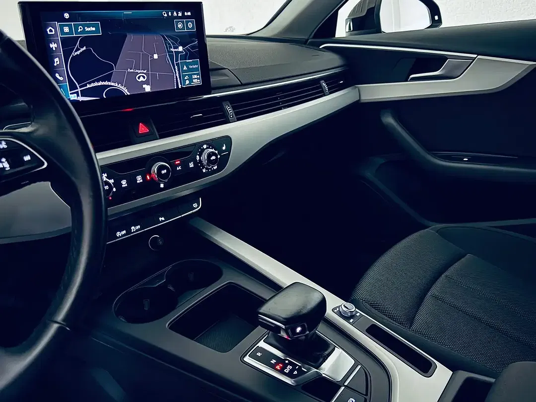 Audi A4 35 TFSI Avant - Thumbnail 3