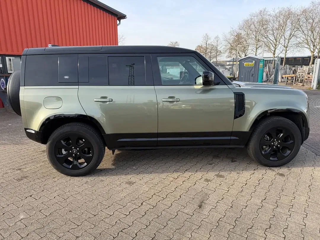 Land Rover Defender 110 - Thumbnail 6
