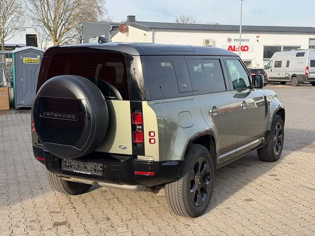 Land Rover Defender 110 - Thumbnail 7