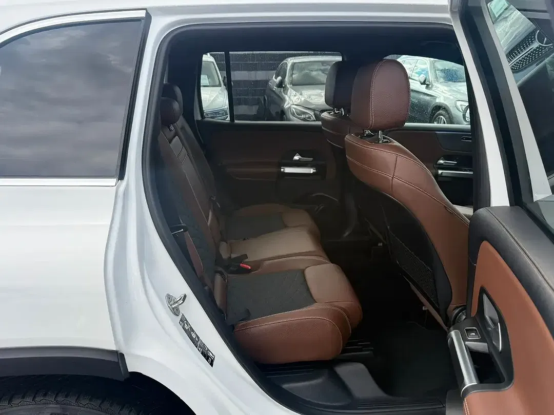Mercedes-Benz GLB 200 - Thumbnail 13