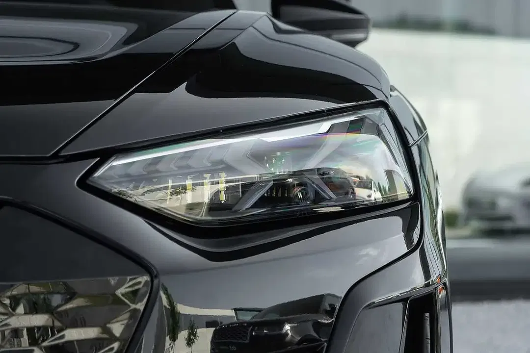 Audi e-tron GT - Thumbnail 3