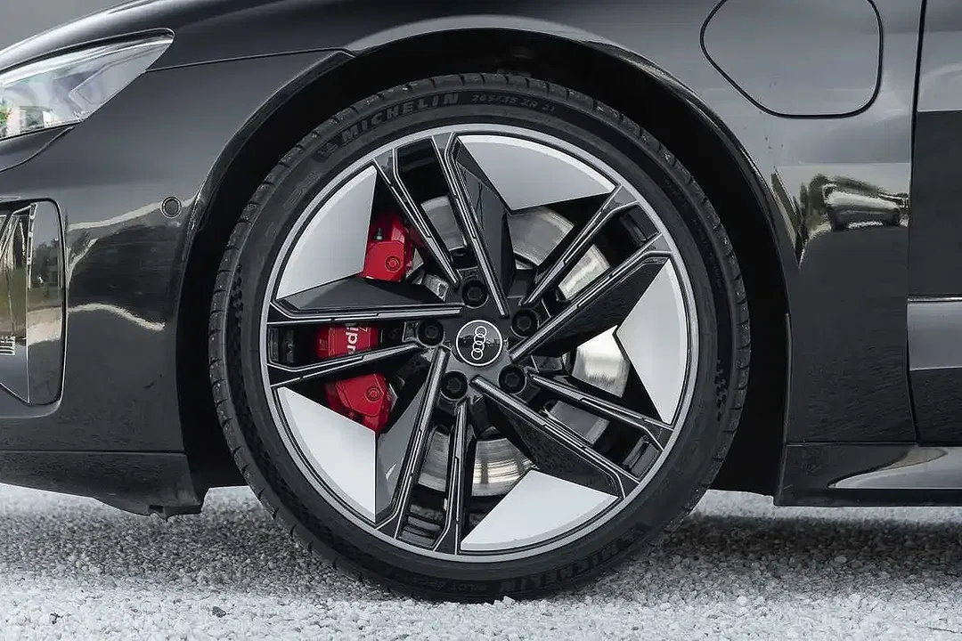 Audi e-tron GT - Thumbnail 8