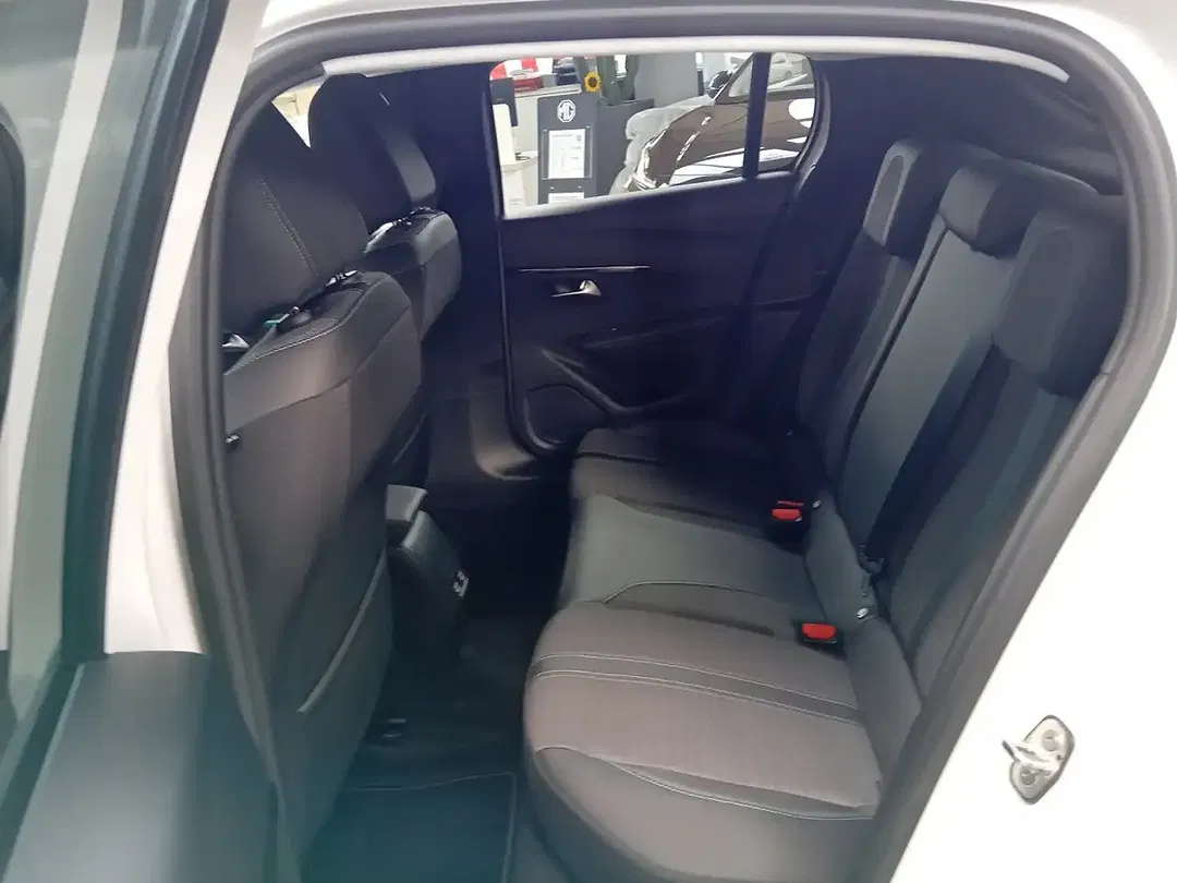 Peugeot 208 136 EV Allure - Thumbnail 12