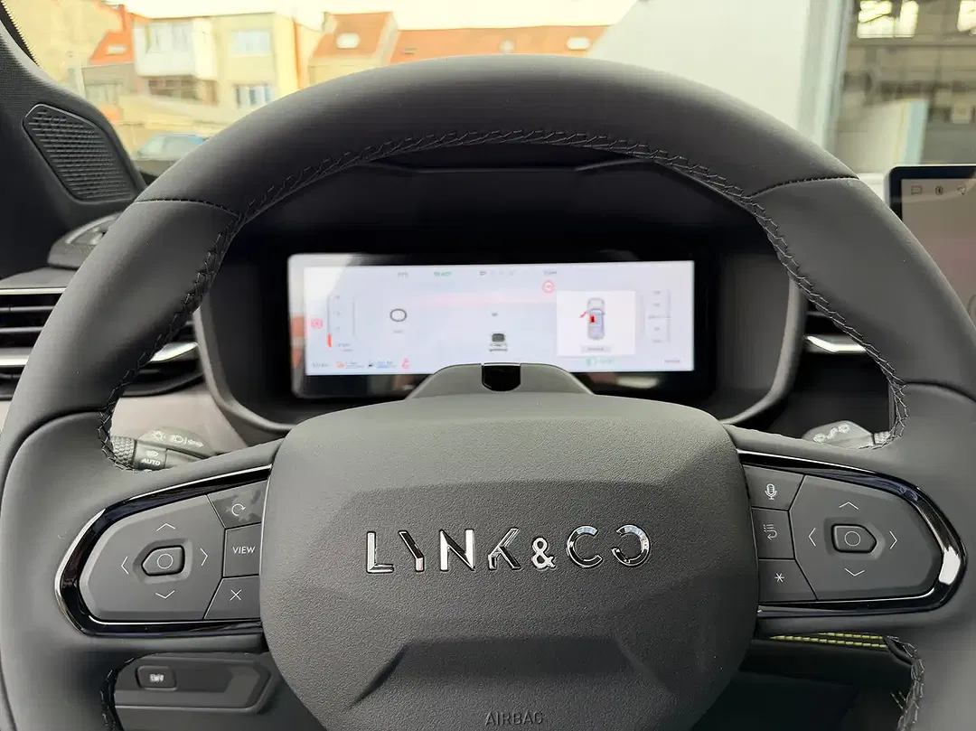 Lynk & Co 01 - Thumbnail 11