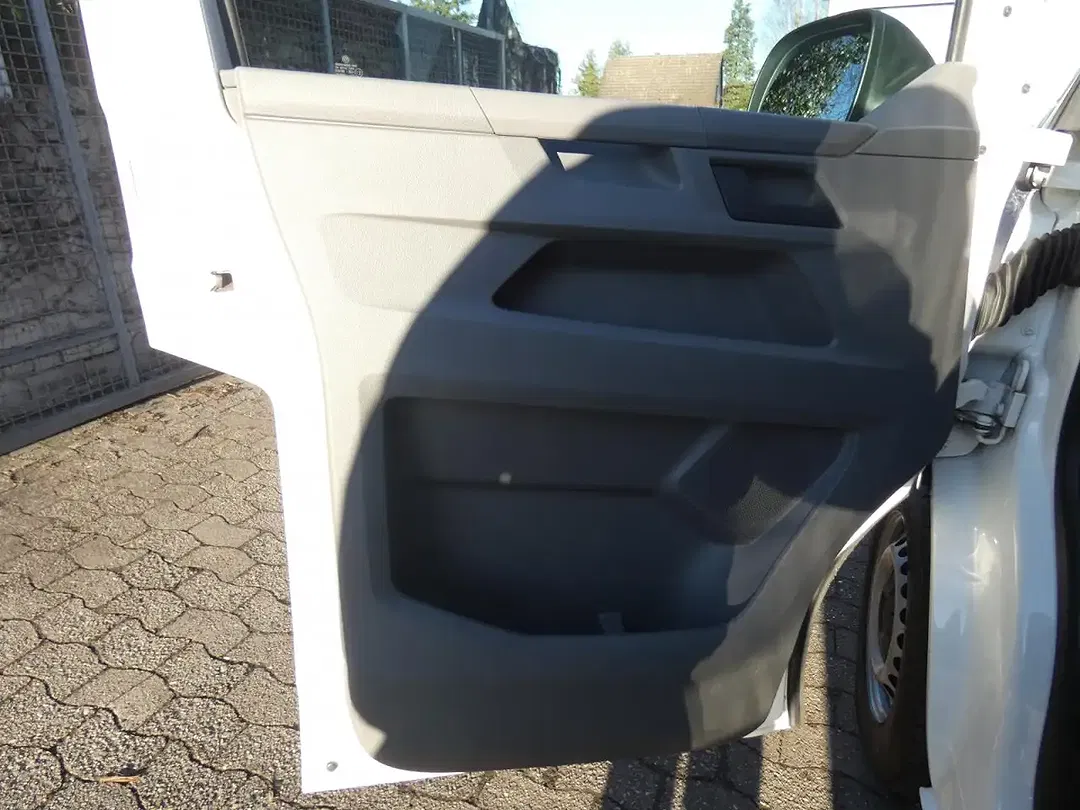 Volkswagen Transporter - Thumbnail 11