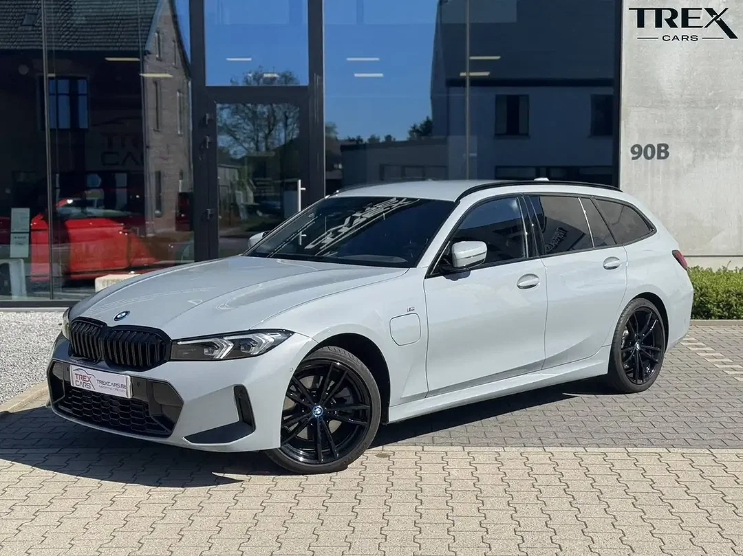 BMW 330 Touring M Sport Shadow Line - Afbeelding 1
