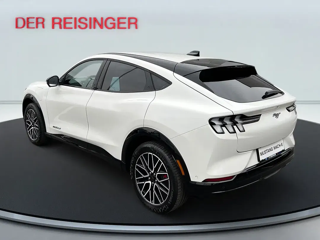 Ford Mustang Mach-E Extended Range Premium - Thumbnail 3