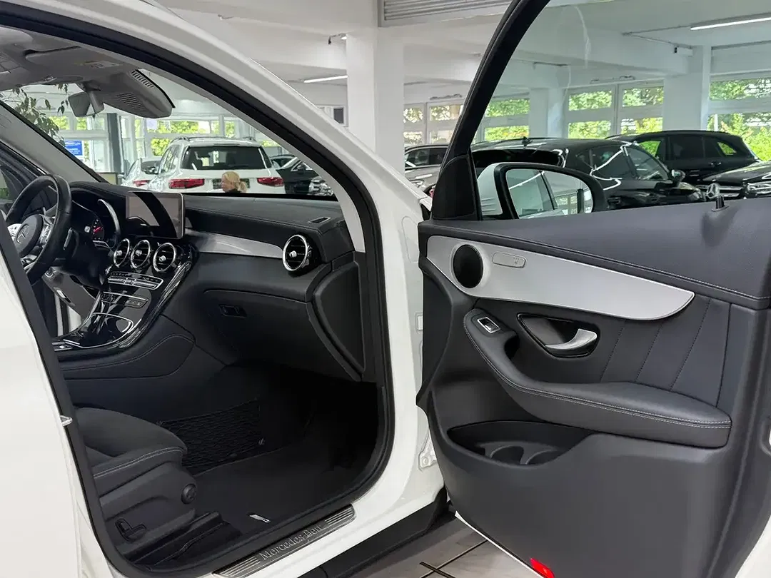 Mercedes-Benz GLC 200 4MATIC AMG Line - Thumbnail 9