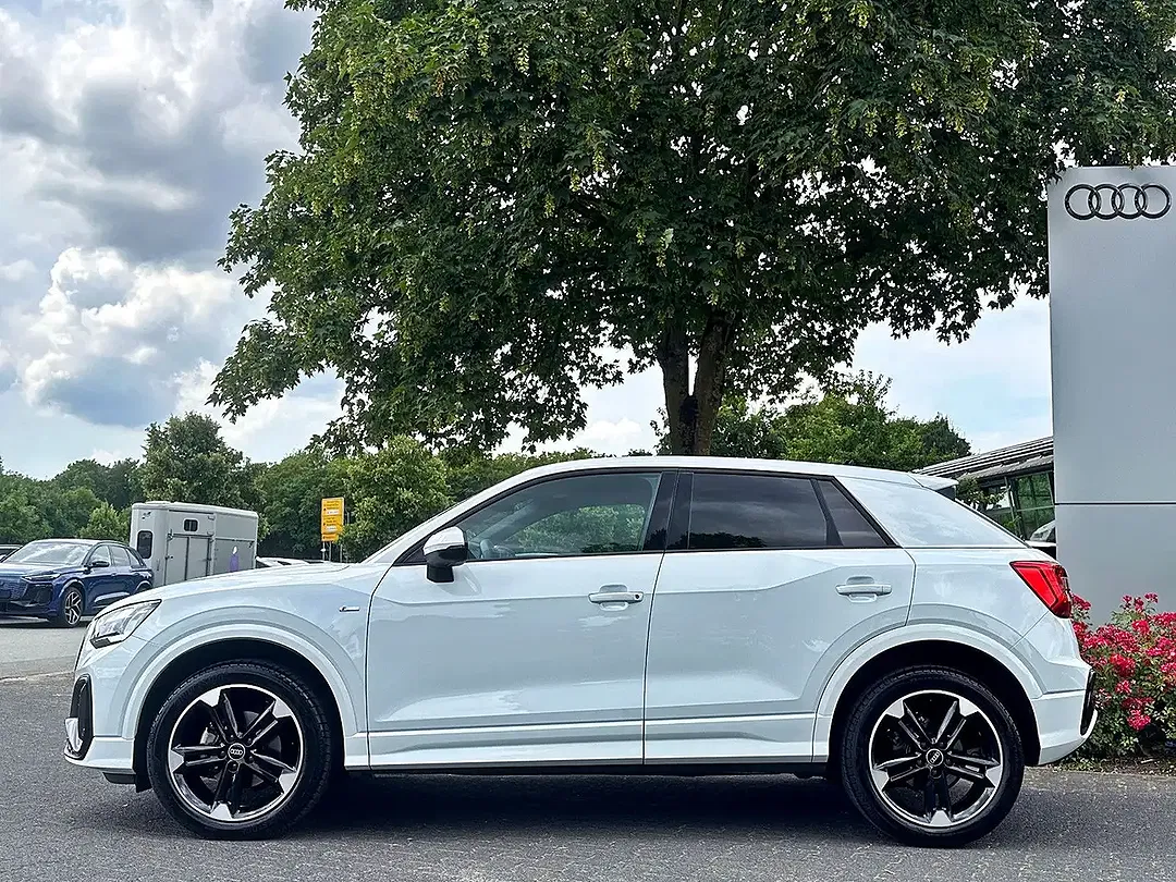 Audi Q2 S tronic competition S line - Thumbnail 5