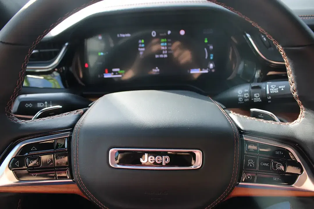 Jeep Grand Cherokee 4xe Summit - Thumbnail 14