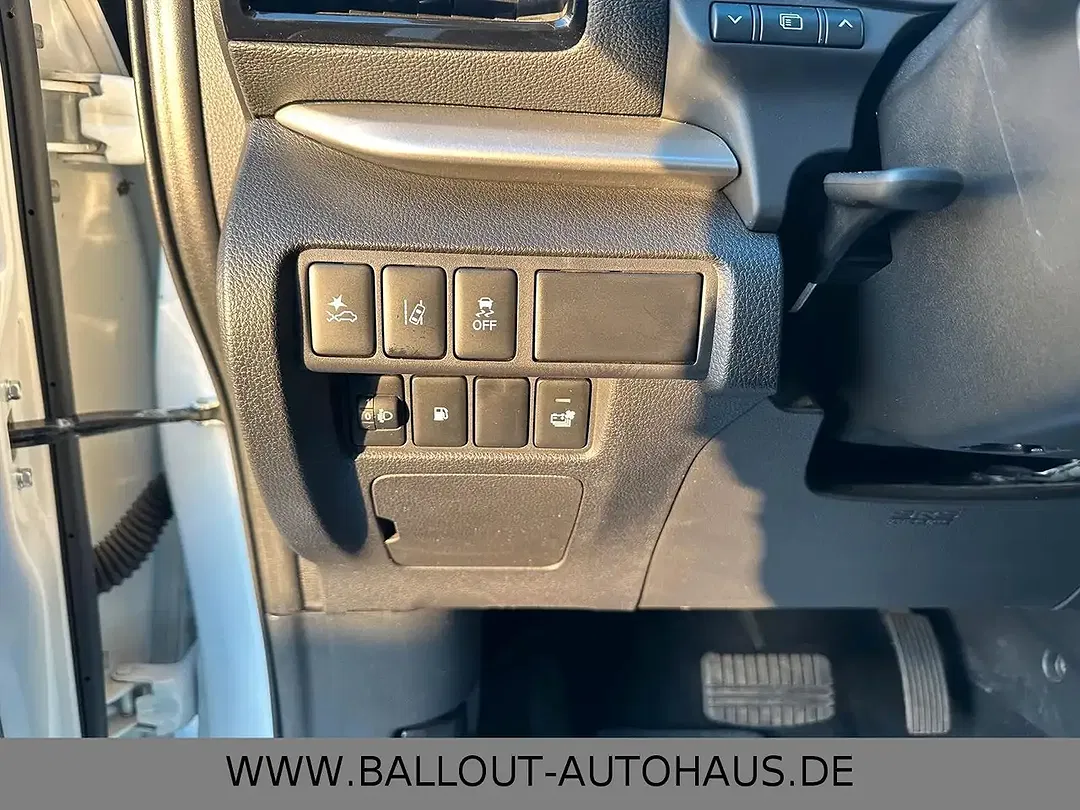 Mitsubishi Eclipse Cross Hybrid 4WD - Thumbnail 14