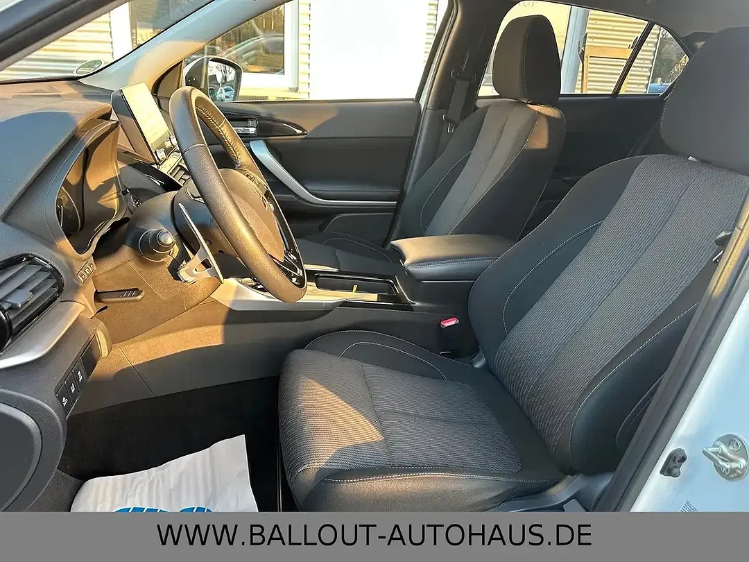 Mitsubishi Eclipse Cross Hybrid 4WD - Thumbnail 6