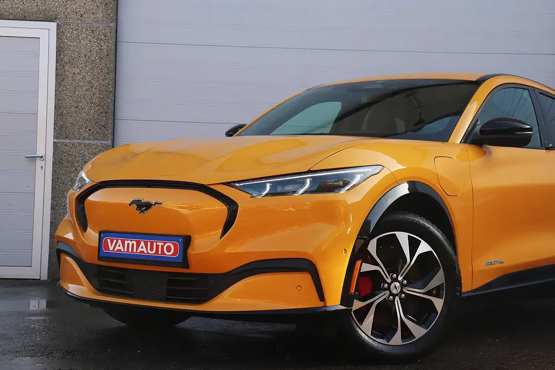 Ford Mustang Mach-E 4x4 Premium - Thumbnail 10