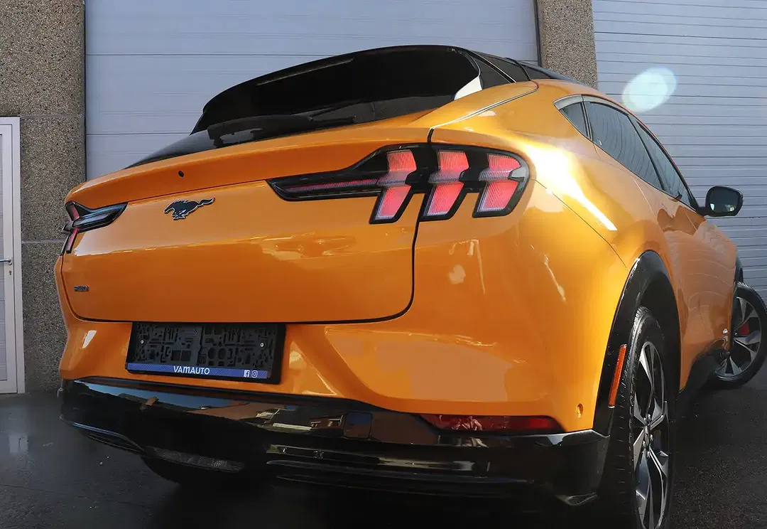 Ford Mustang Mach-E 4x4 Premium - Thumbnail 12