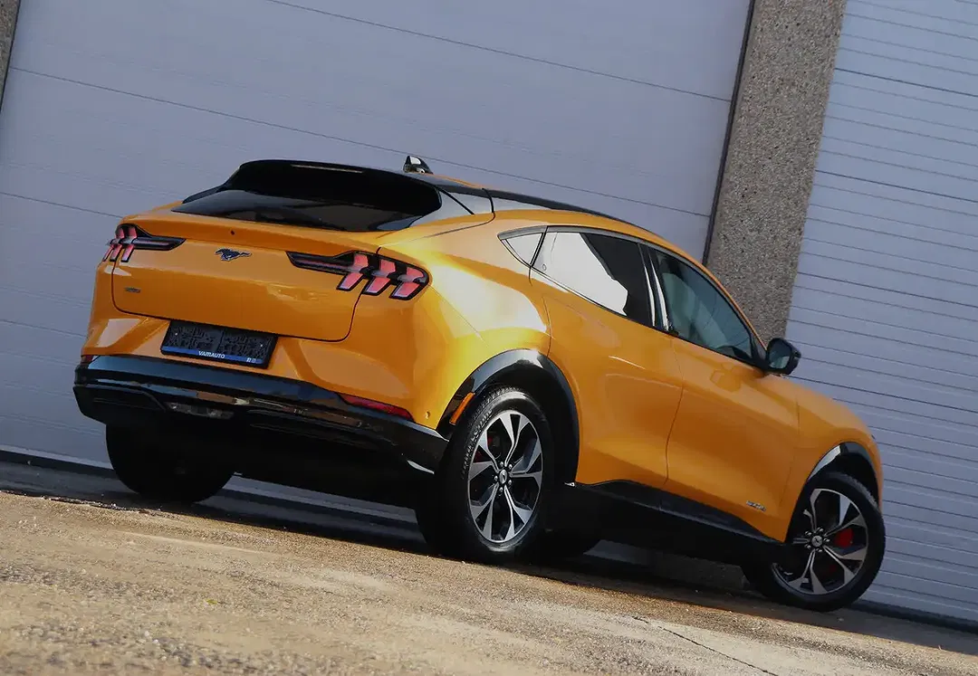Ford Mustang Mach-E 4x4 Premium - Thumbnail 14