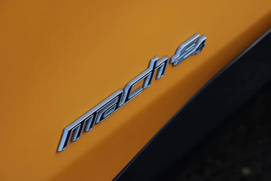 Ford Mustang Mach-E 4x4 Premium - Thumbnail 4