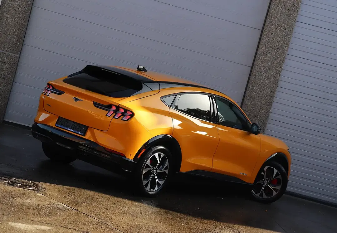 Ford Mustang Mach-E 4x4 Premium - Thumbnail 5