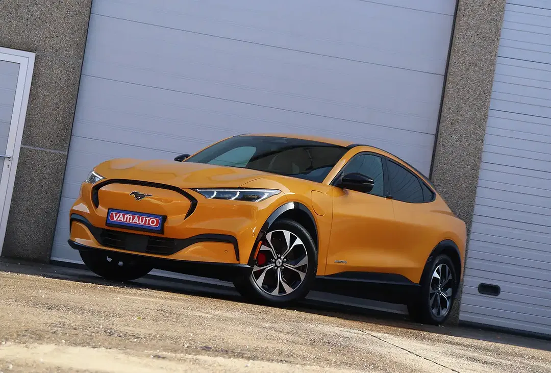 Ford Mustang Mach-E 4x4 Premium - Thumbnail 8