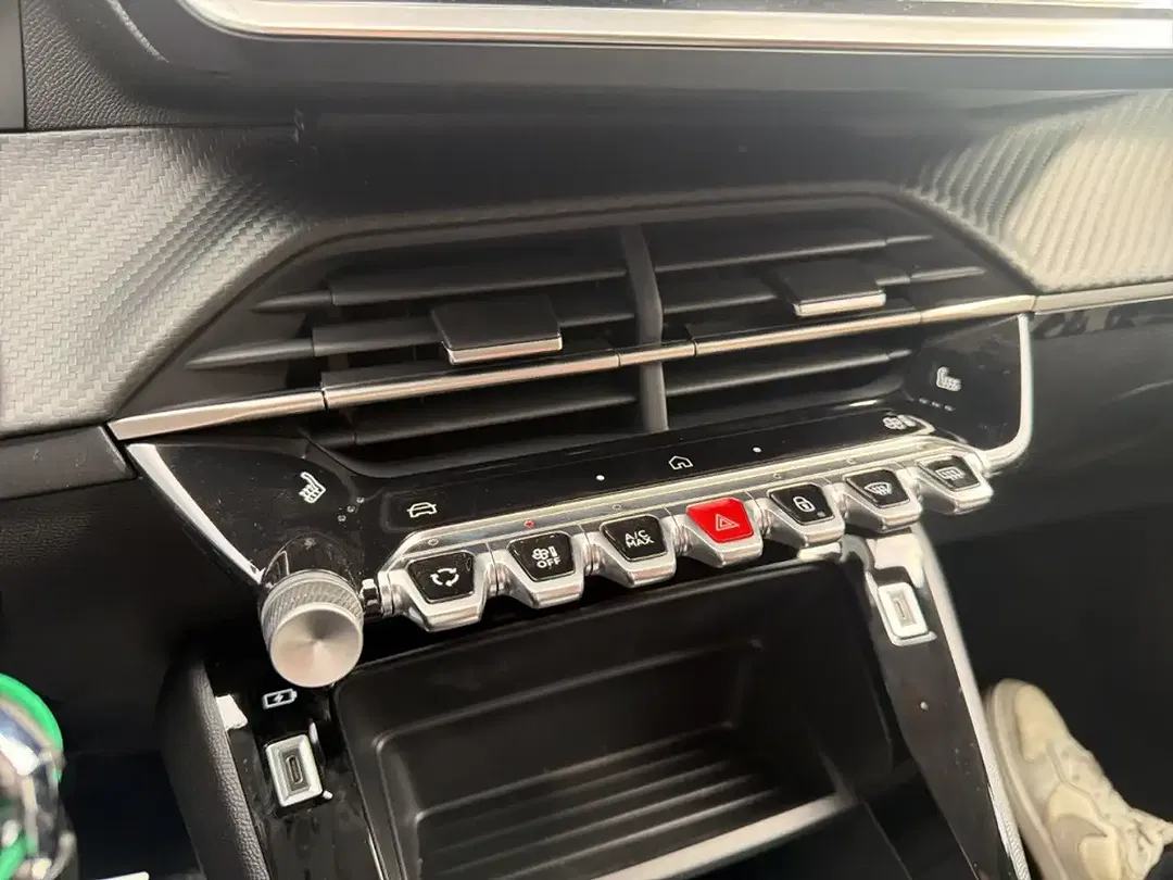 Peugeot 208 110 Hybrid Allure - Thumbnail 12