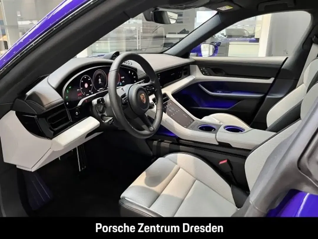 Porsche Taycan Cross Turismo - Thumbnail 4