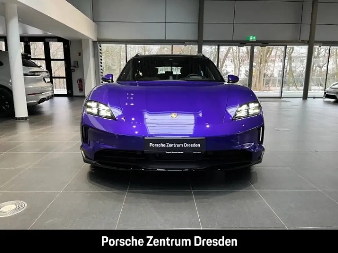 Porsche Taycan Cross Turismo - Thumbnail 6