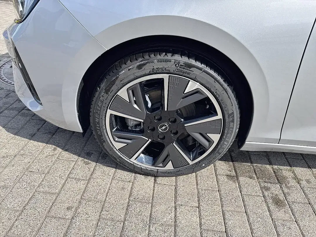 Opel Astra EV - Thumbnail 12