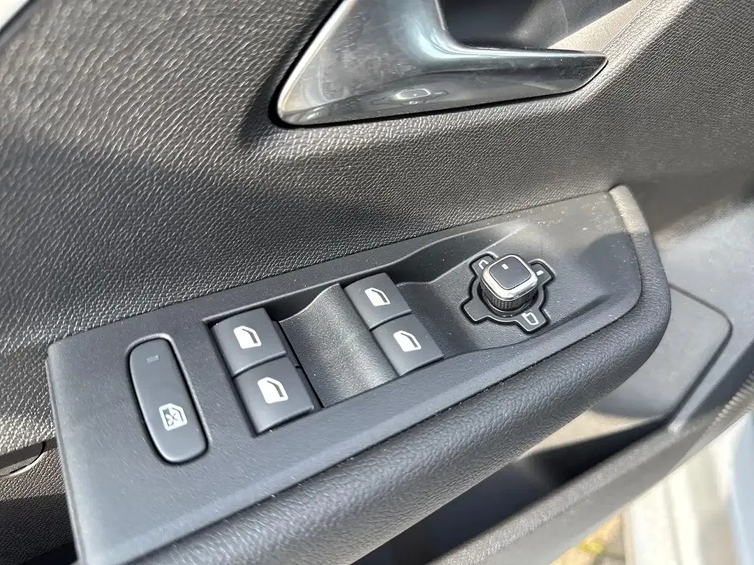 Opel Astra EV - Thumbnail 13