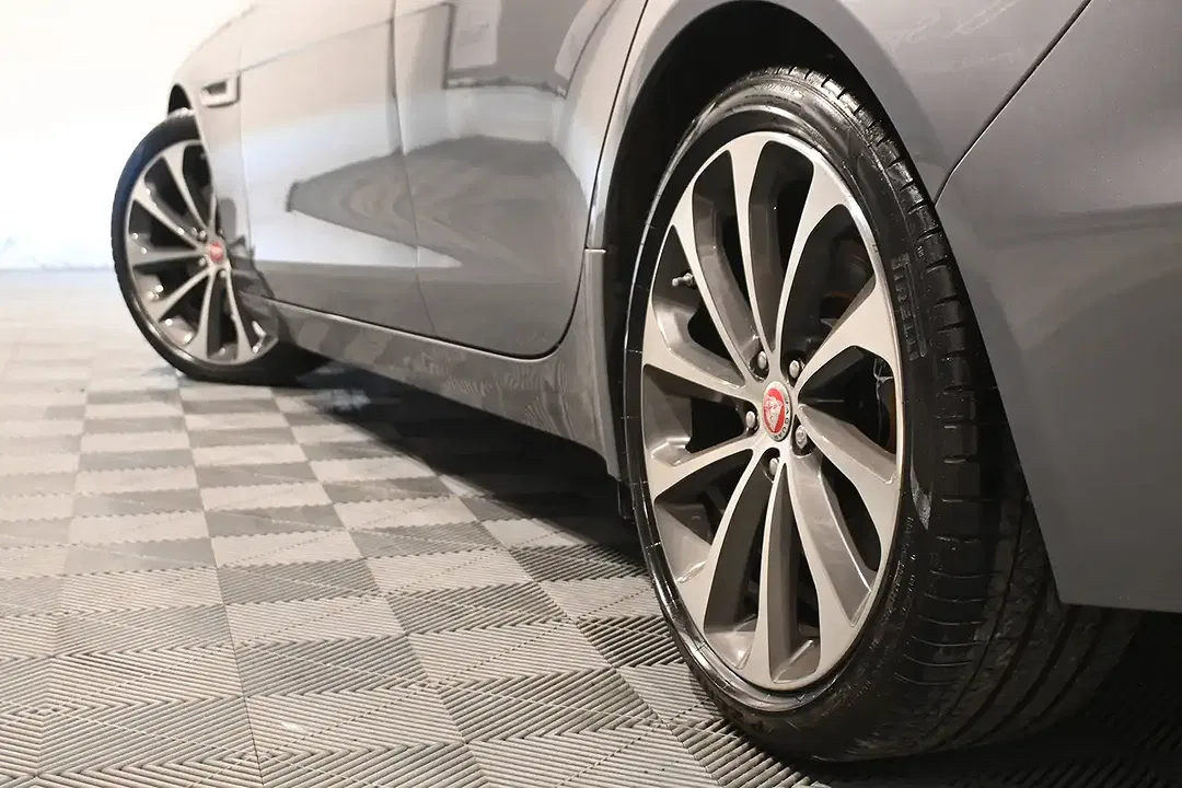 Jaguar XE 2.0 4x4 R-Dynamic - Thumbnail 10