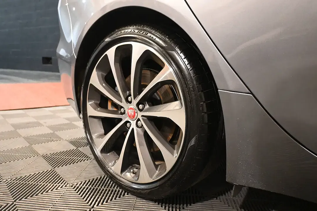Jaguar XE 2.0 4x4 R-Dynamic - Thumbnail 11